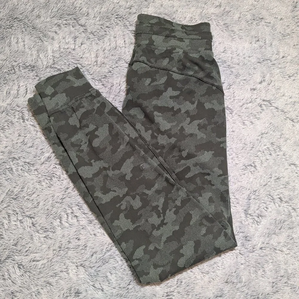Lululemon Ready to Rulu Jogger Green Camo Size 2 Pants 29